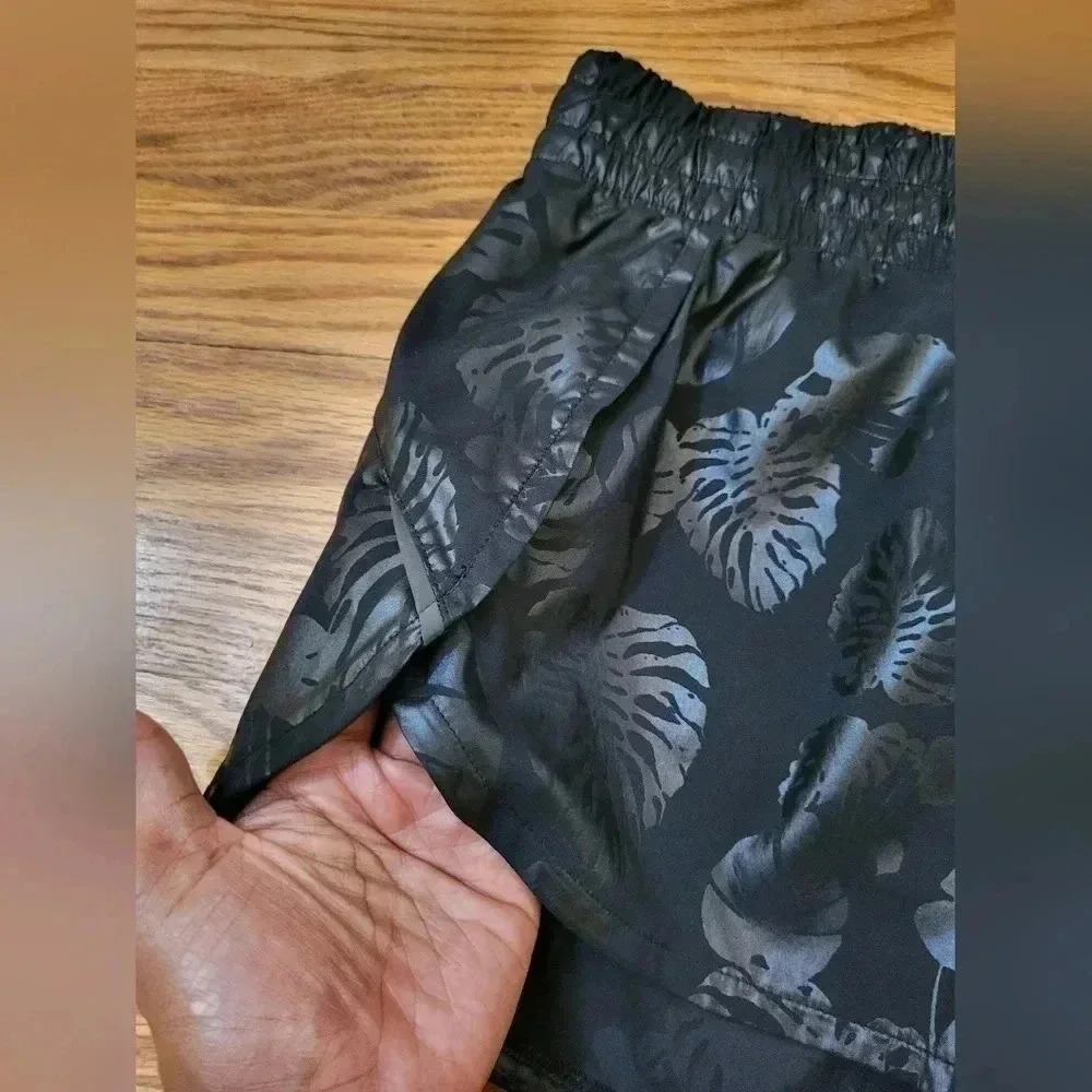 Athleta Racer Run Palm Print Black Active Wear Shorts(XS) - Picture 5 of 11